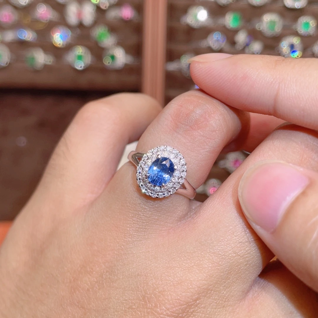 18K金镶嵌蓝宝石戒指1.3ct