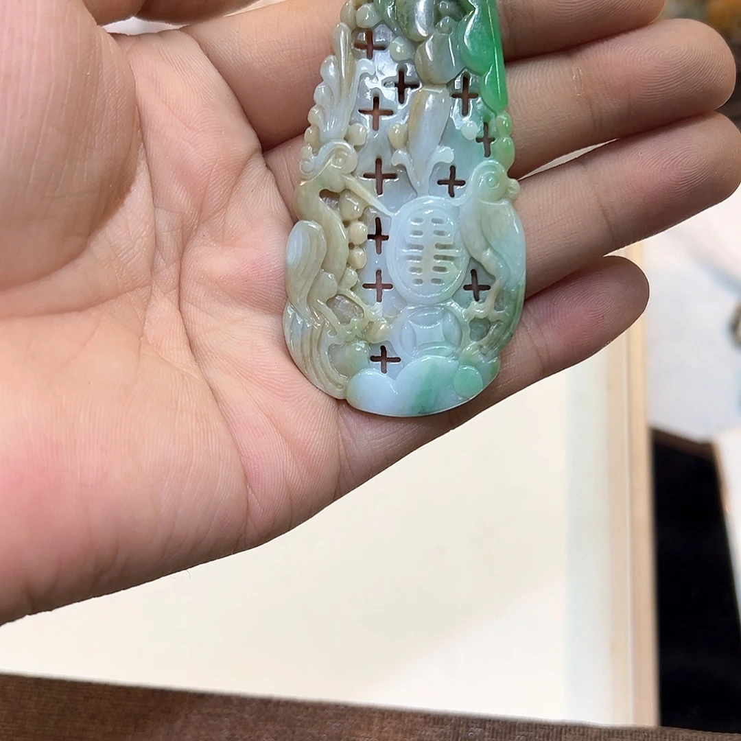 翡翠未镶嵌颈饰挂件