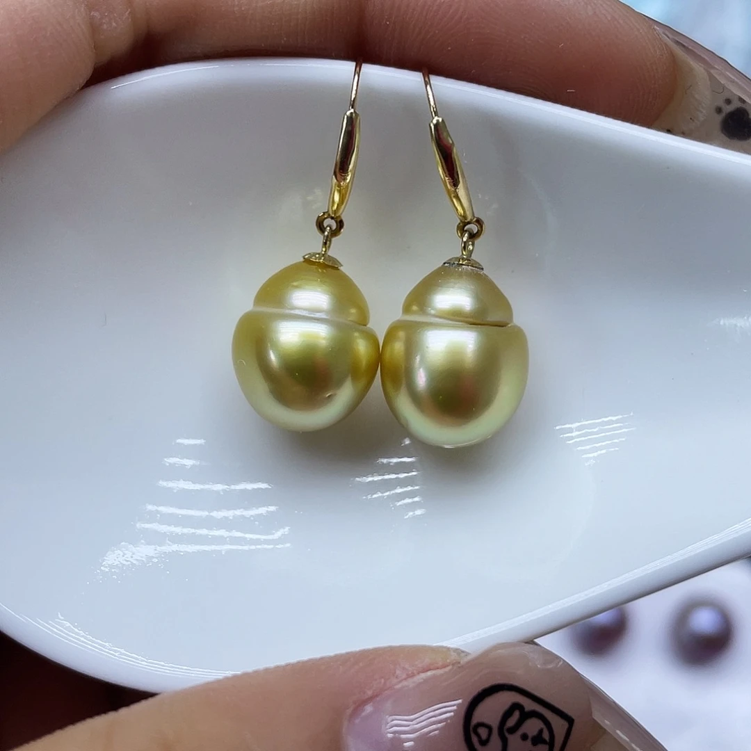 18K金镶嵌海水珍珠耳饰