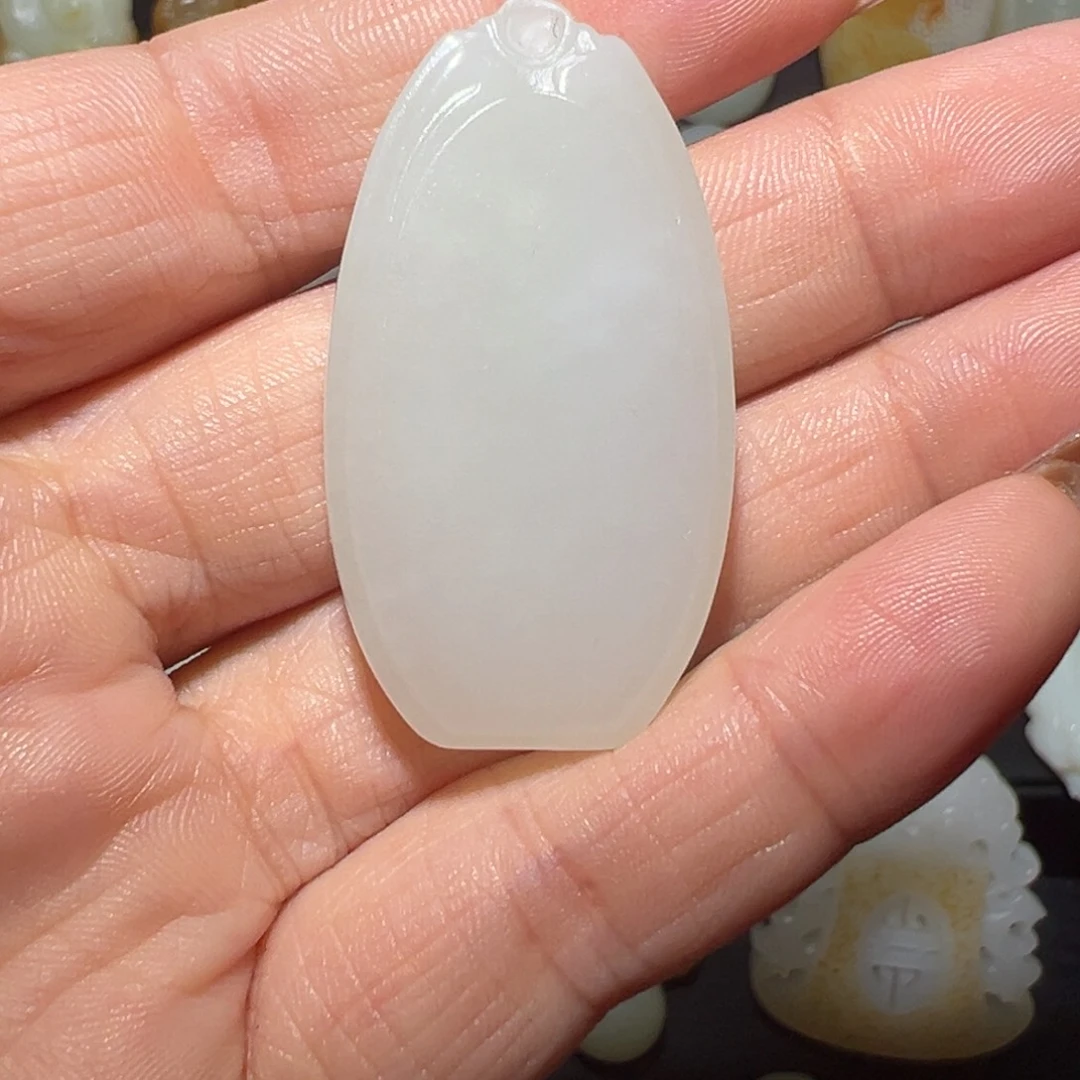 和田玉未镶嵌颈饰日**辉