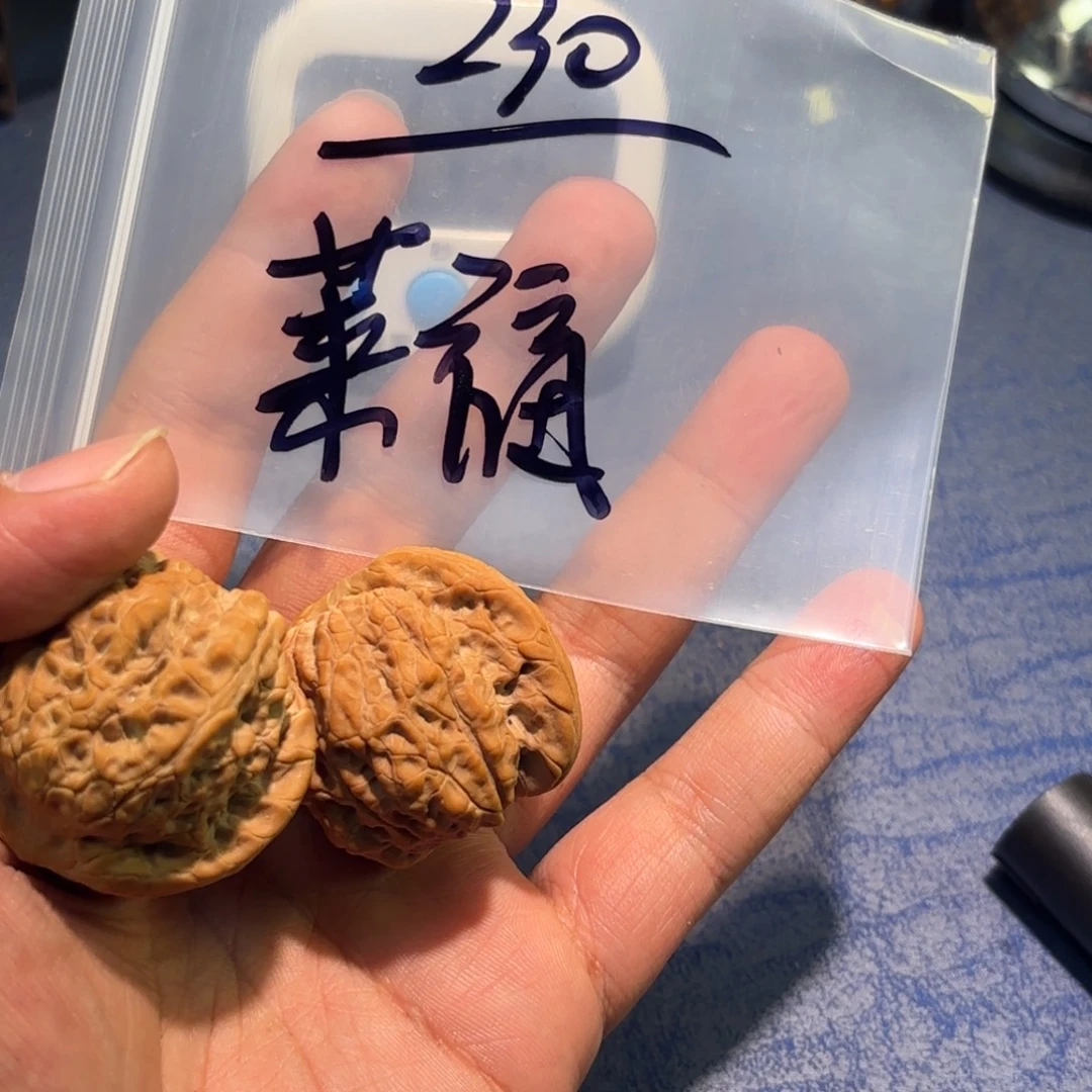 莱***.吊坠桃核全品42血麒麟毕业