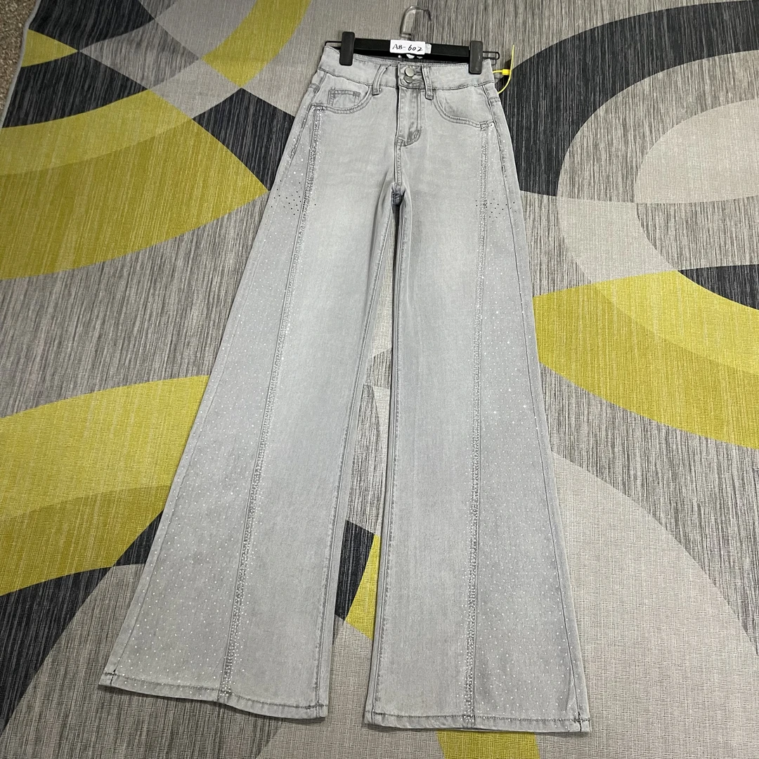 A8-602烟灰冰丝重工烫钻拼接不贴腿喇叭裤高弹薄款（不退换）