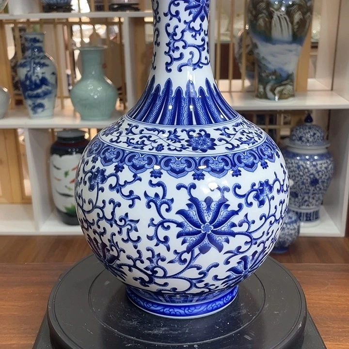 摆件✨****?仿古青花缠技莲尚瓶