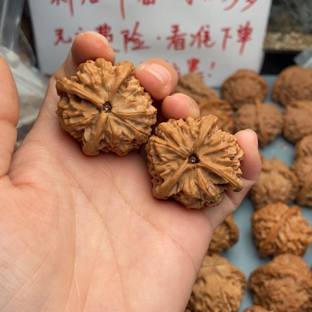 文玩核桃吊坠芋****~玉玺三棱9