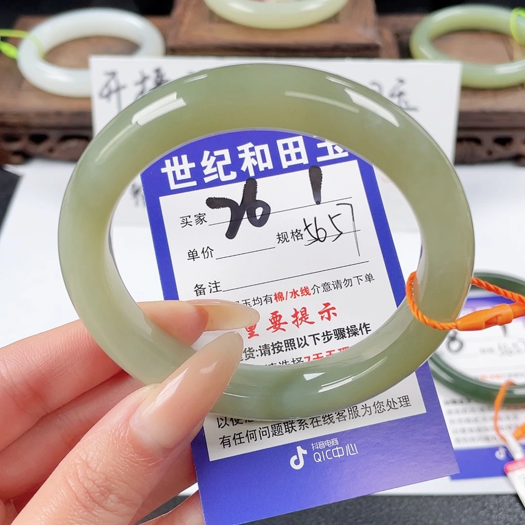 和田玉未镶嵌手镯