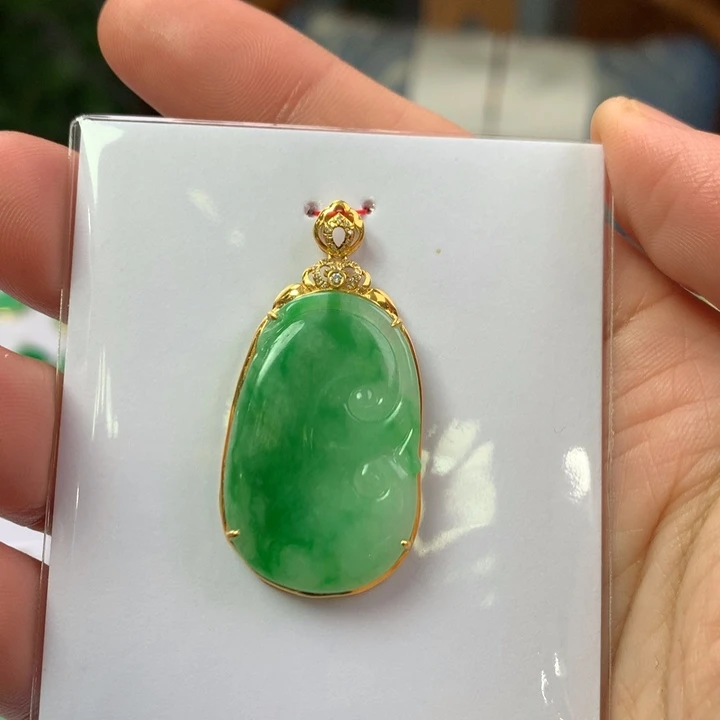 翡翠18K金镶嵌颈饰翡翠吊坠