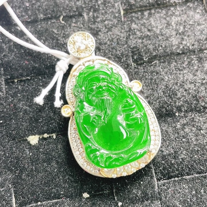 翡翠未镶嵌颈饰67