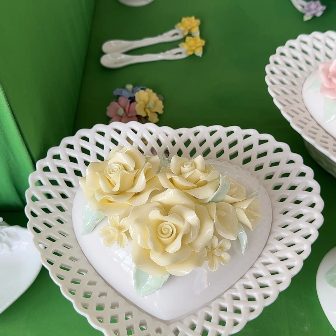 重工手工捏花镂空心形汤锅