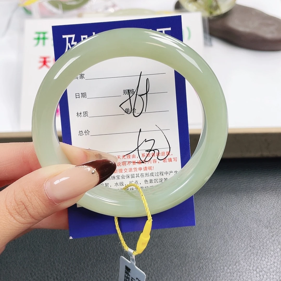 和田玉未镶嵌手镯