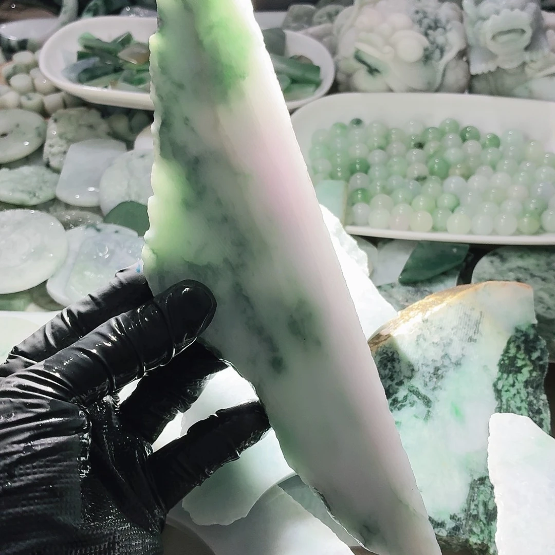 翡翠未镶嵌颈饰边角料