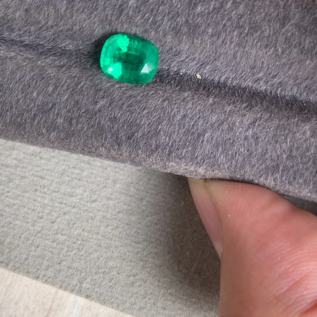 祖母绿裸石1.64 赞比亚vvg