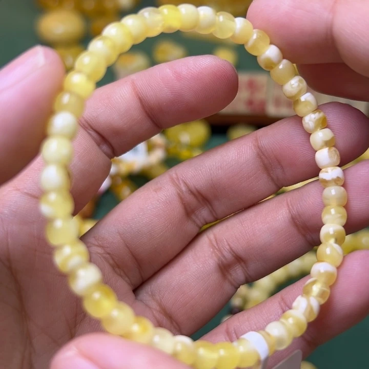 蜜蜡未镶嵌珠宝奇石