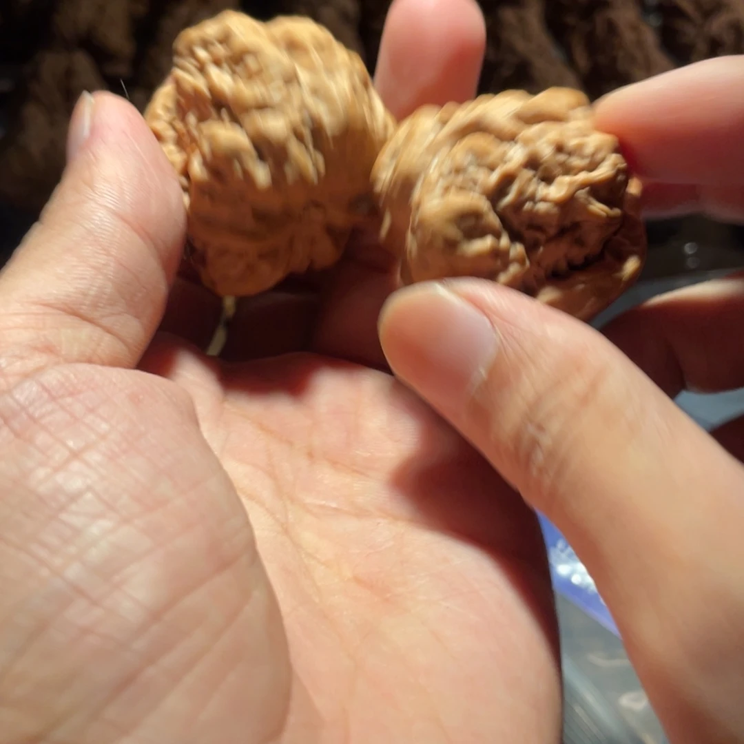 l***文玩核桃吊坠蛤蟆的眼睛是真的好看啊