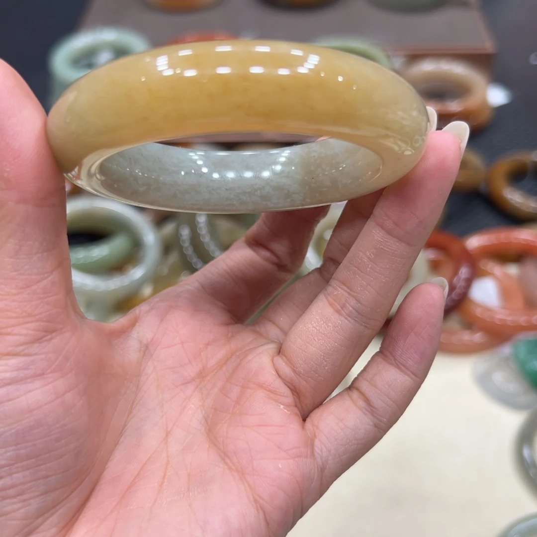 未镶嵌手镯石英质玉