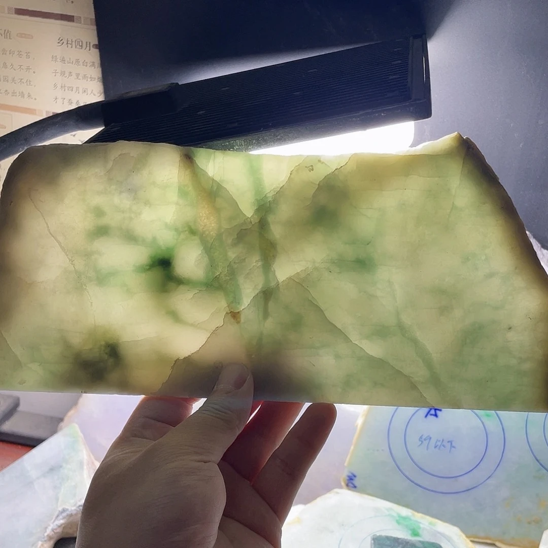 翡翠颈饰未镶嵌毛料85