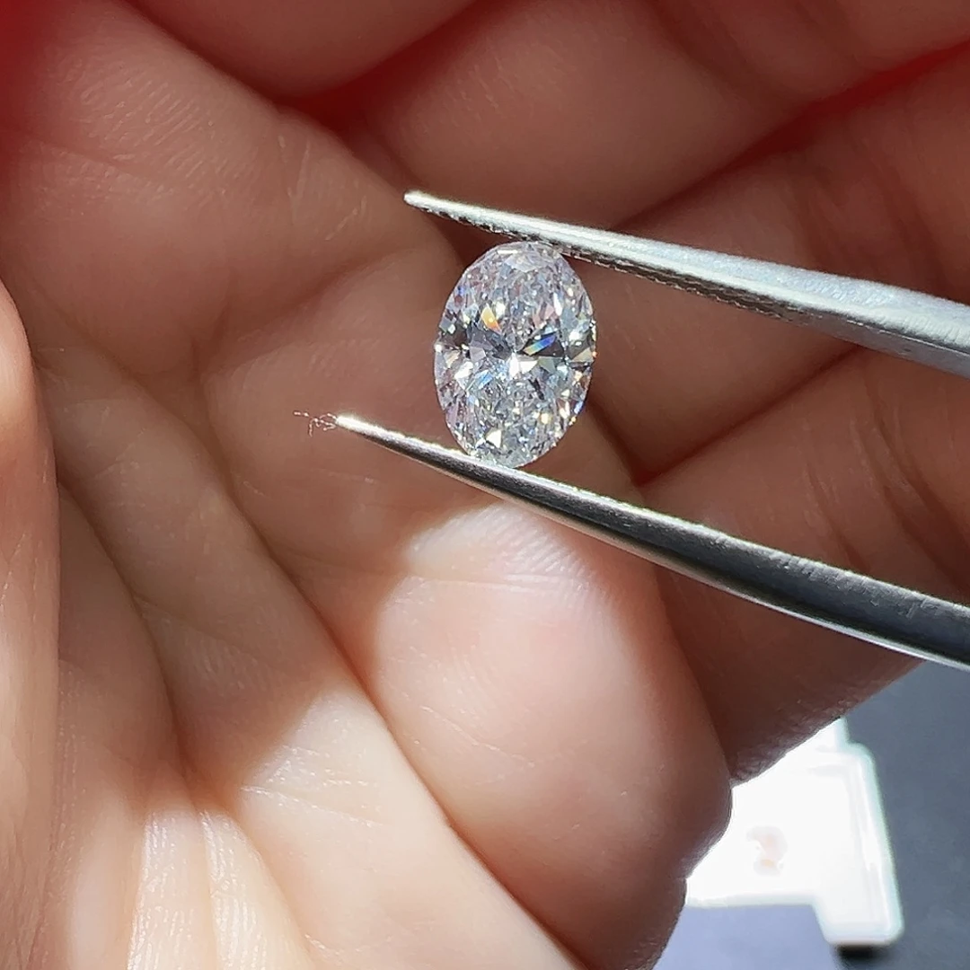 合成钻石裸石1.013ct椭圆传统切培育钻爆闪