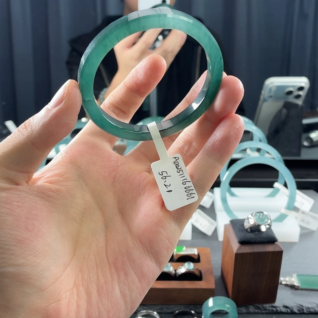 凶***蛋翡翠未镶嵌手镯56.21