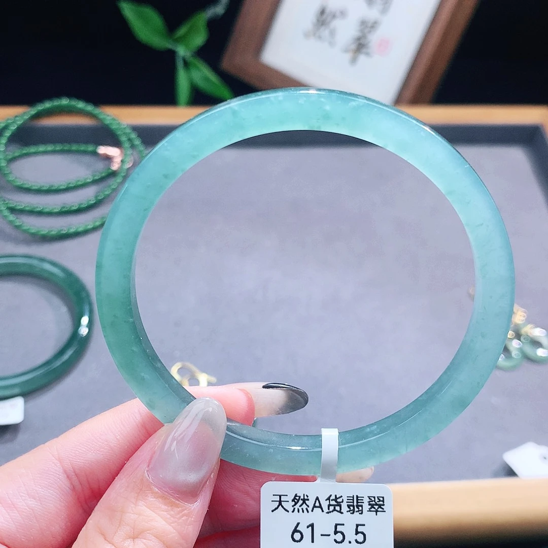 翡翠手镯（圆镯）未镶嵌