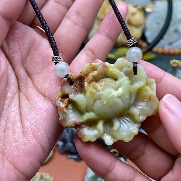 蛇纹石玉未镶嵌吊坠