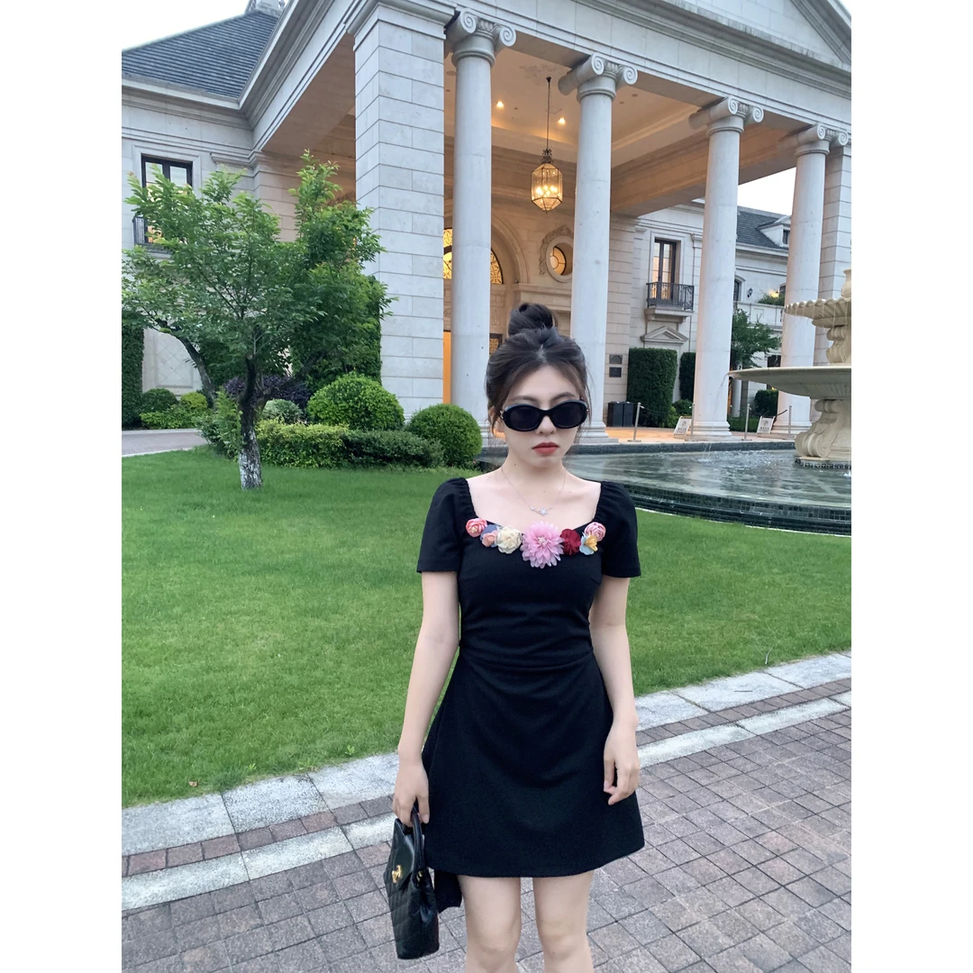立体花朵赫本风小黑裙子