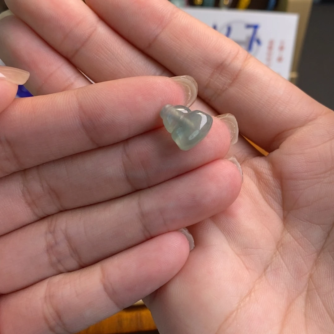 拾***雨翡翠未镶嵌颈饰17975