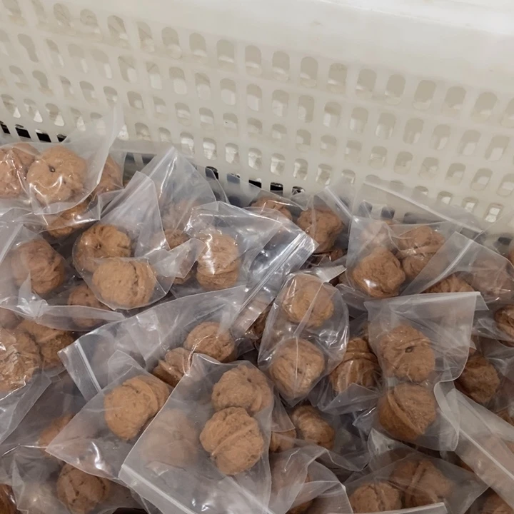 吊坠文玩核桃蛤蟆头瑕疵