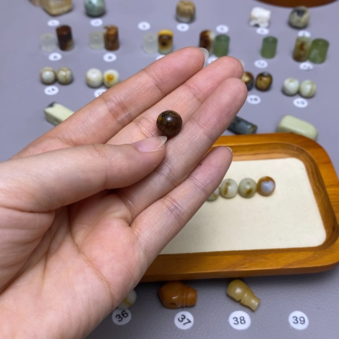 蛇纹石玉配饰合金青**棉