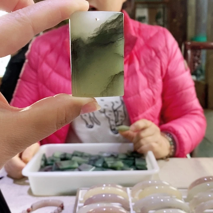 密玉（石英质玉）颈饰未镶嵌