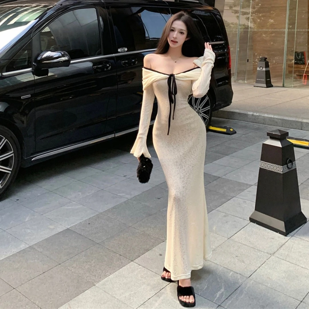 法式白色一字肩长袖连衣裙女早秋季巨好看纯欲气质收腰修身长裙子