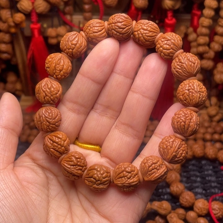 木质类龙纹桃枭挂件