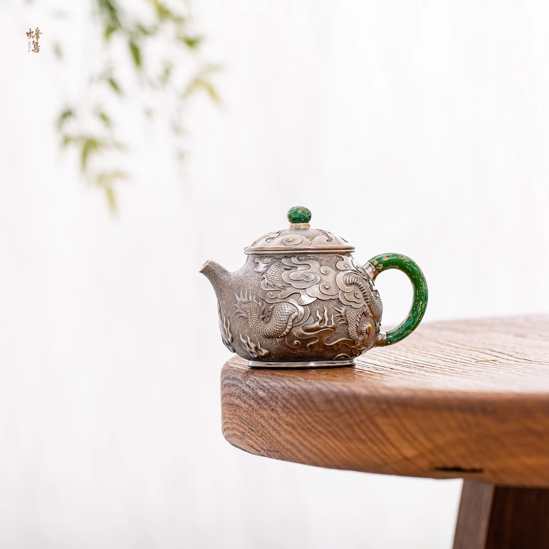 蜂鸟工坊 名匠优选 漆钮 绿漆把 錾刻龙祥云小壶 MJYXA1221