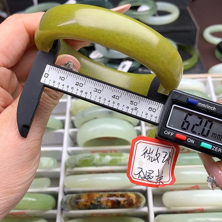 蛇纹石玉手镯未镶嵌527