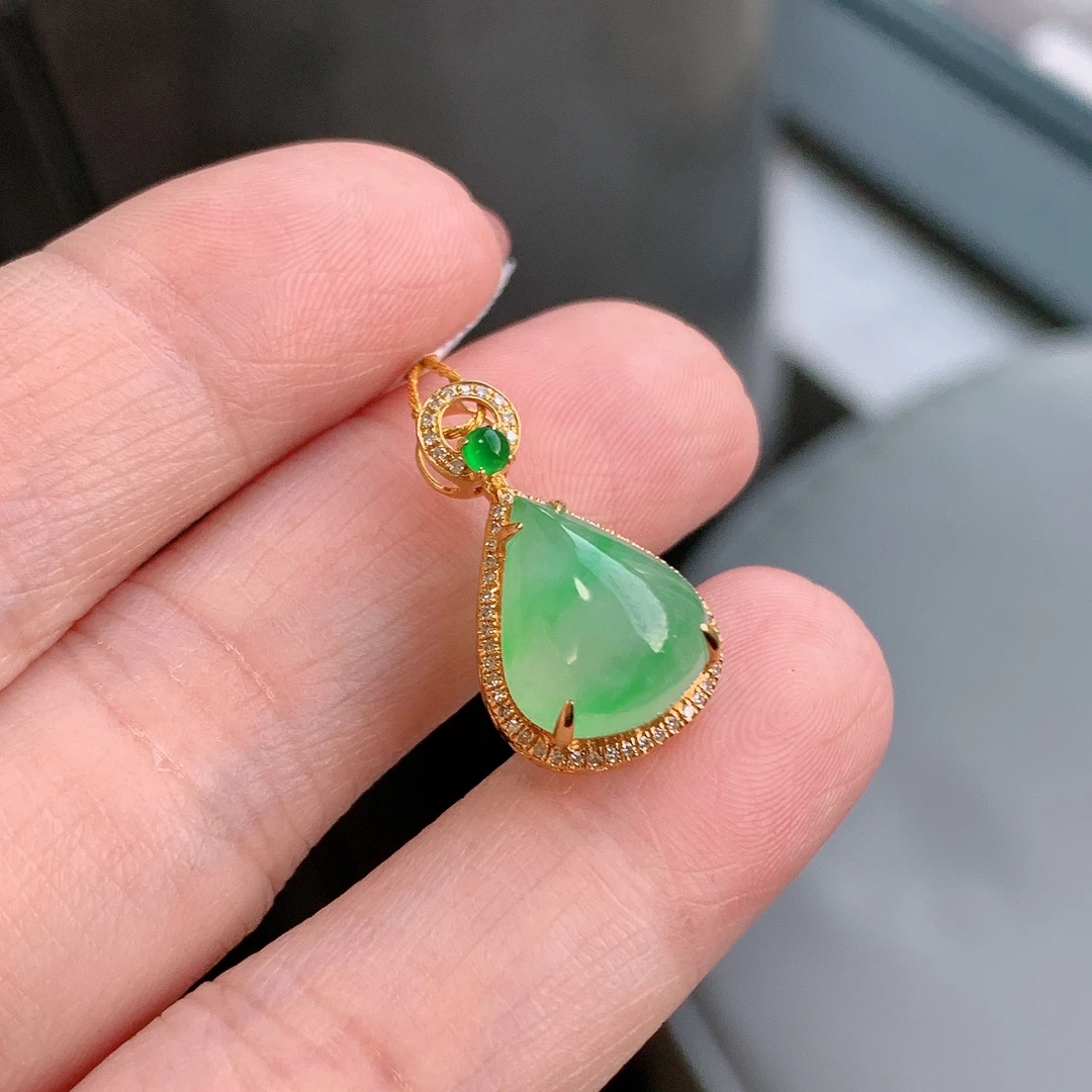 【自然光拍摄】冰种飘阳绿水滴锁骨链吊坠天然缅甸A货翡翠