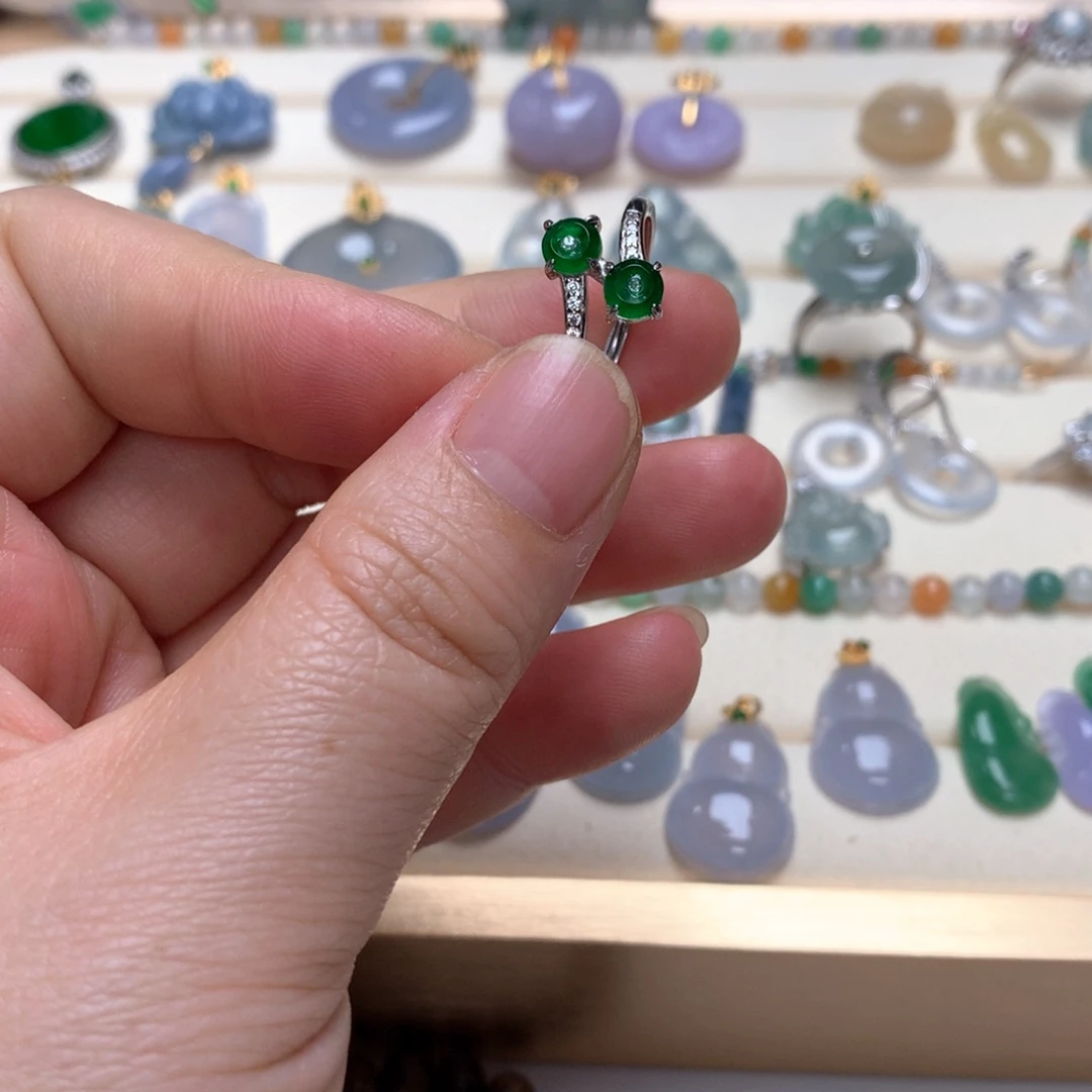 雨***潇翡翠银S925镶嵌颈饰翡翠戒指