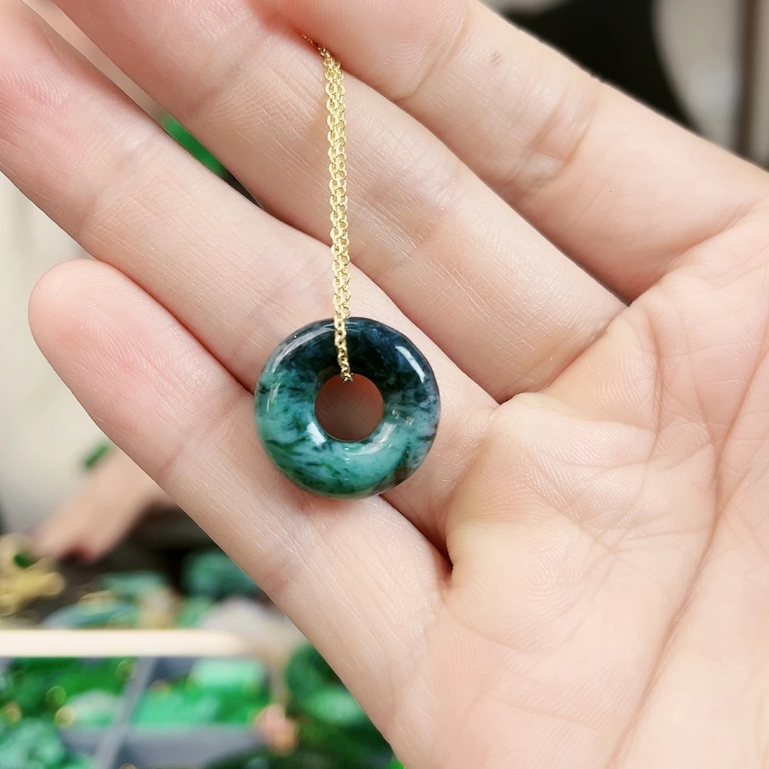 翡翠颈饰未镶嵌吊坠多样性