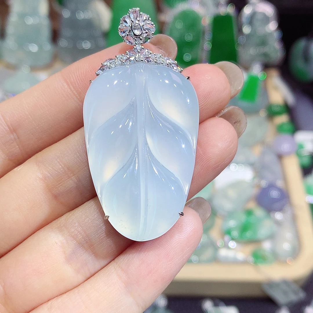 翡翠18K金镶嵌颈饰叶