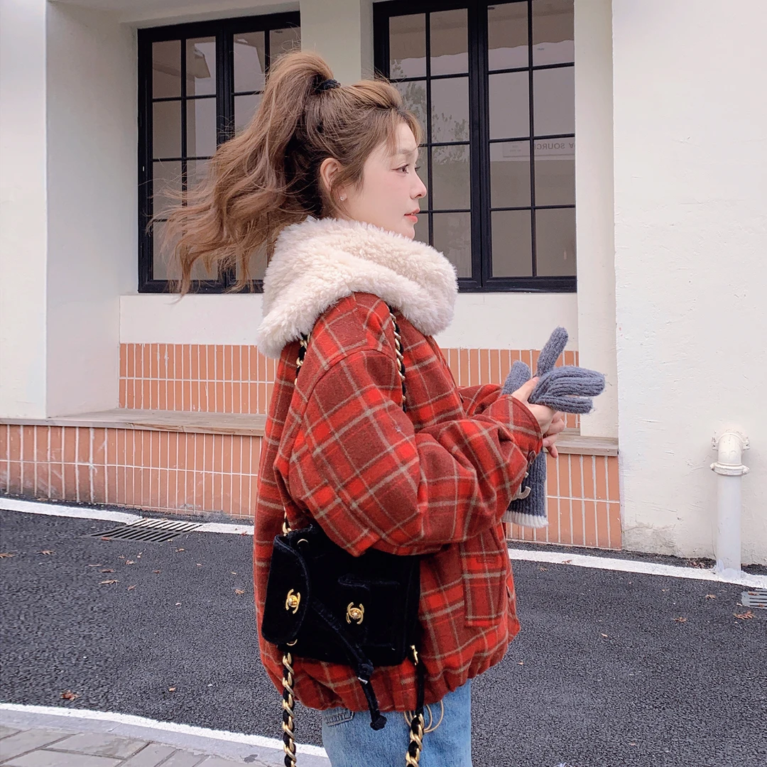 韩系大翻领设计感红色格纹羽绒服女2025冬季新款学院风超好看外套
