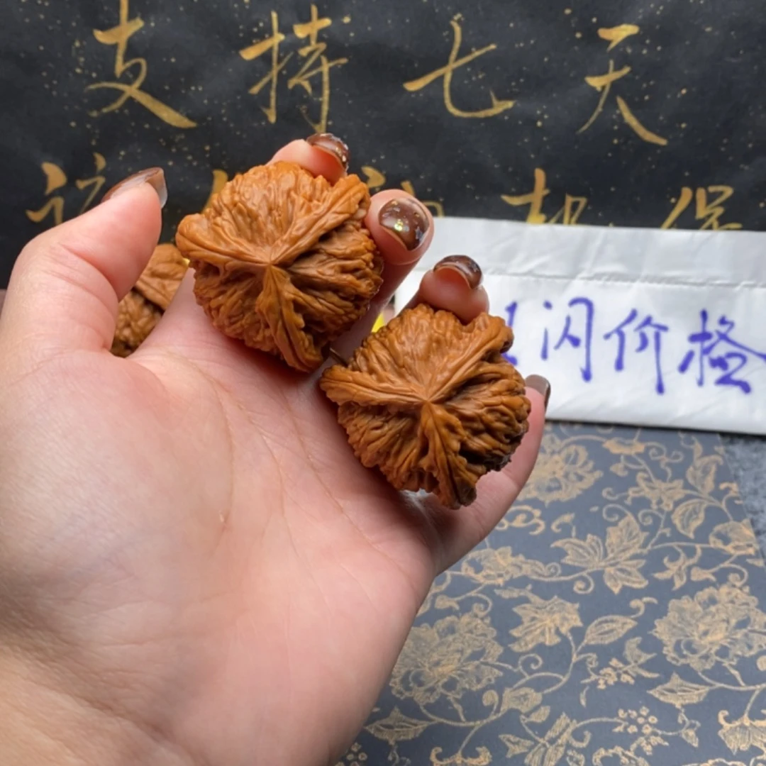 吊坠文玩核桃。****?白狮子