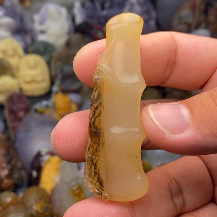 未镶嵌石英质玉（黄龙玉）颈饰