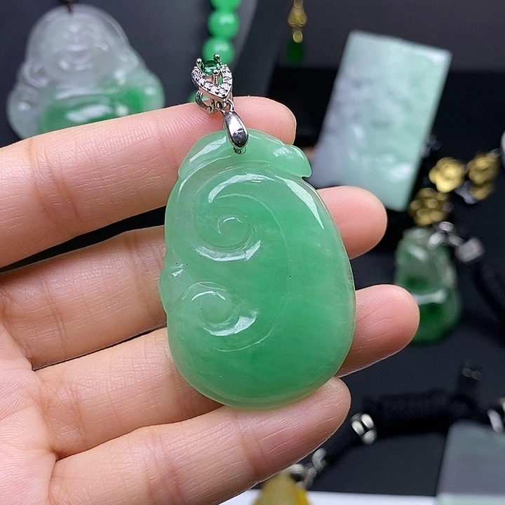 翡翠未镶嵌吊坠(赠链)