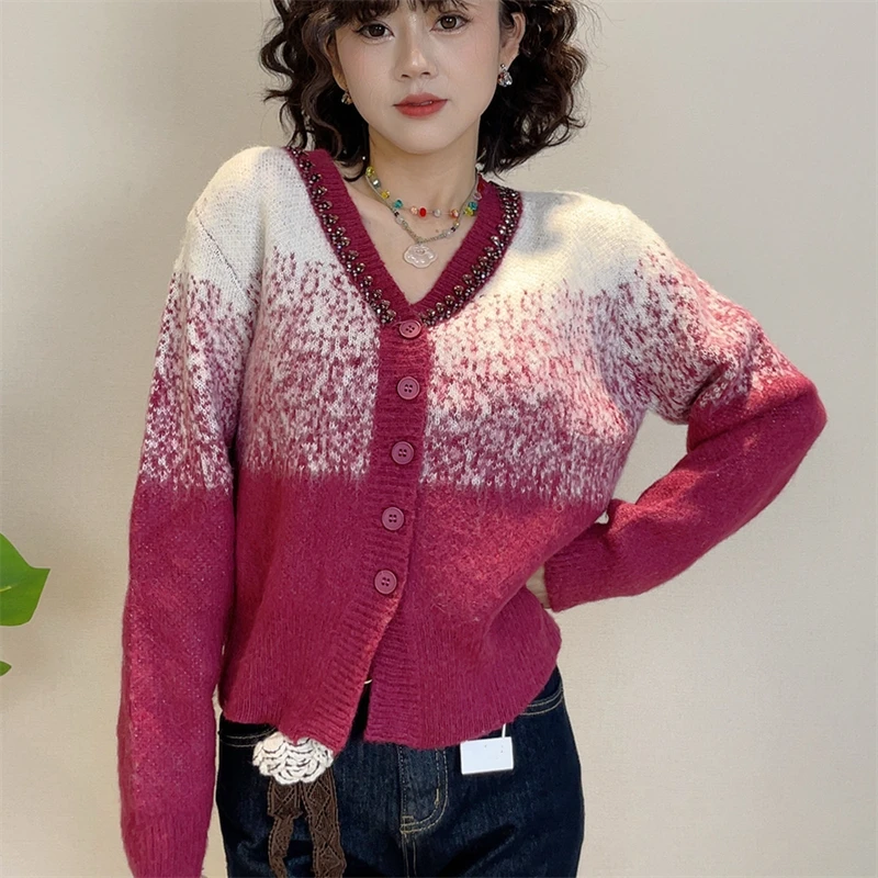 迪否重工钉珠镶钻设计感V领单排扣针织毛衣女款秋冬新款2280