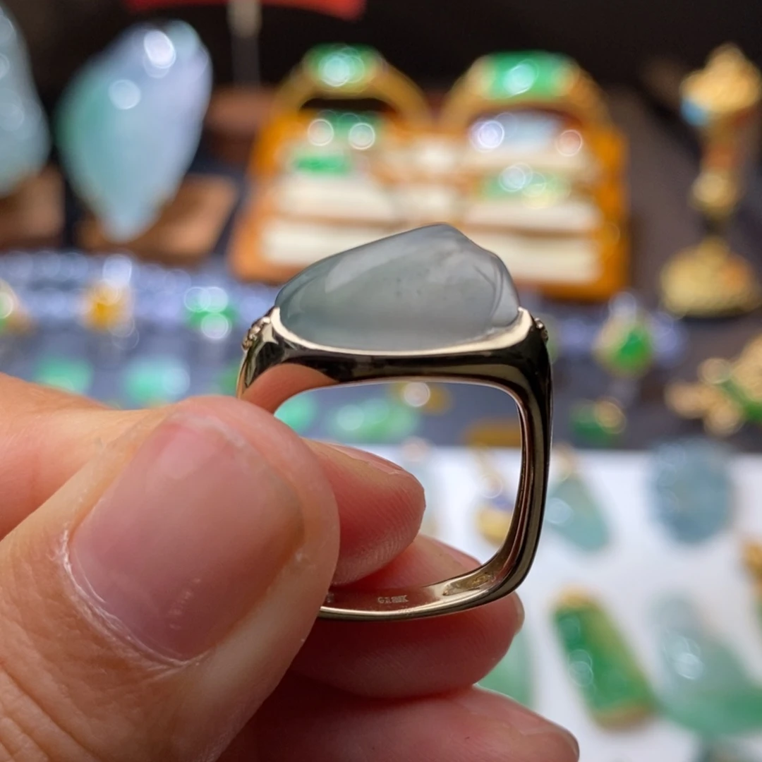 翡翠戒指18K金镶嵌戒指