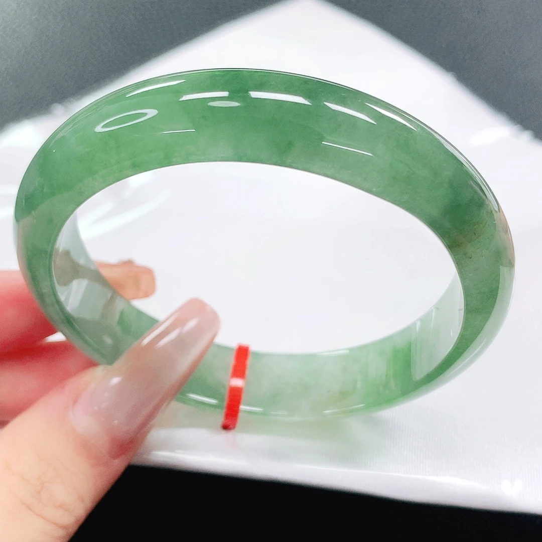 翡翠手镯未镶嵌57圈