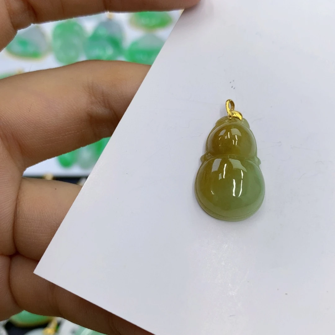 翡翠18K金镶嵌颈饰翡翠