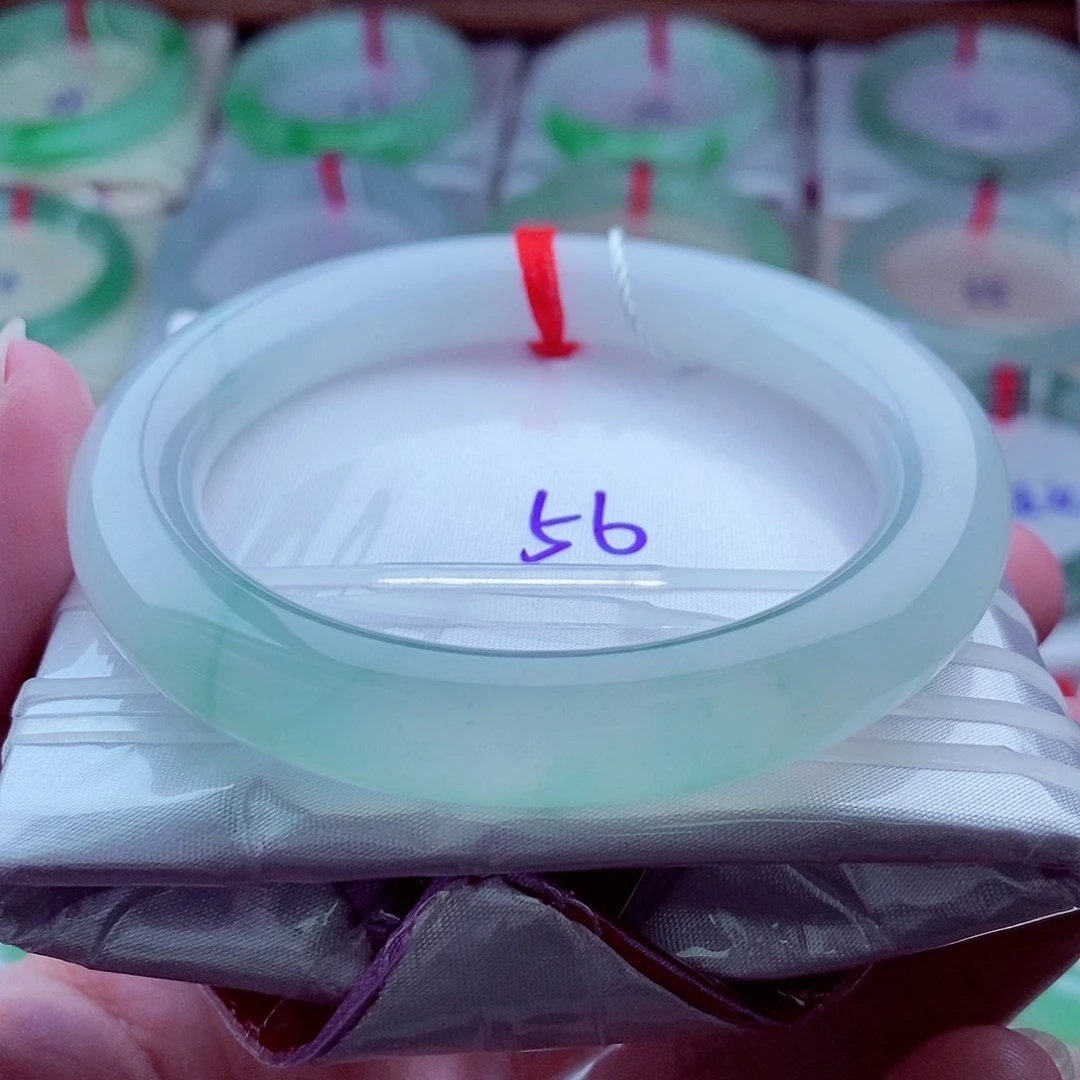 翡翠未镶嵌手镯（圆镯）128天空蓝冰透冰胶意境半山半水