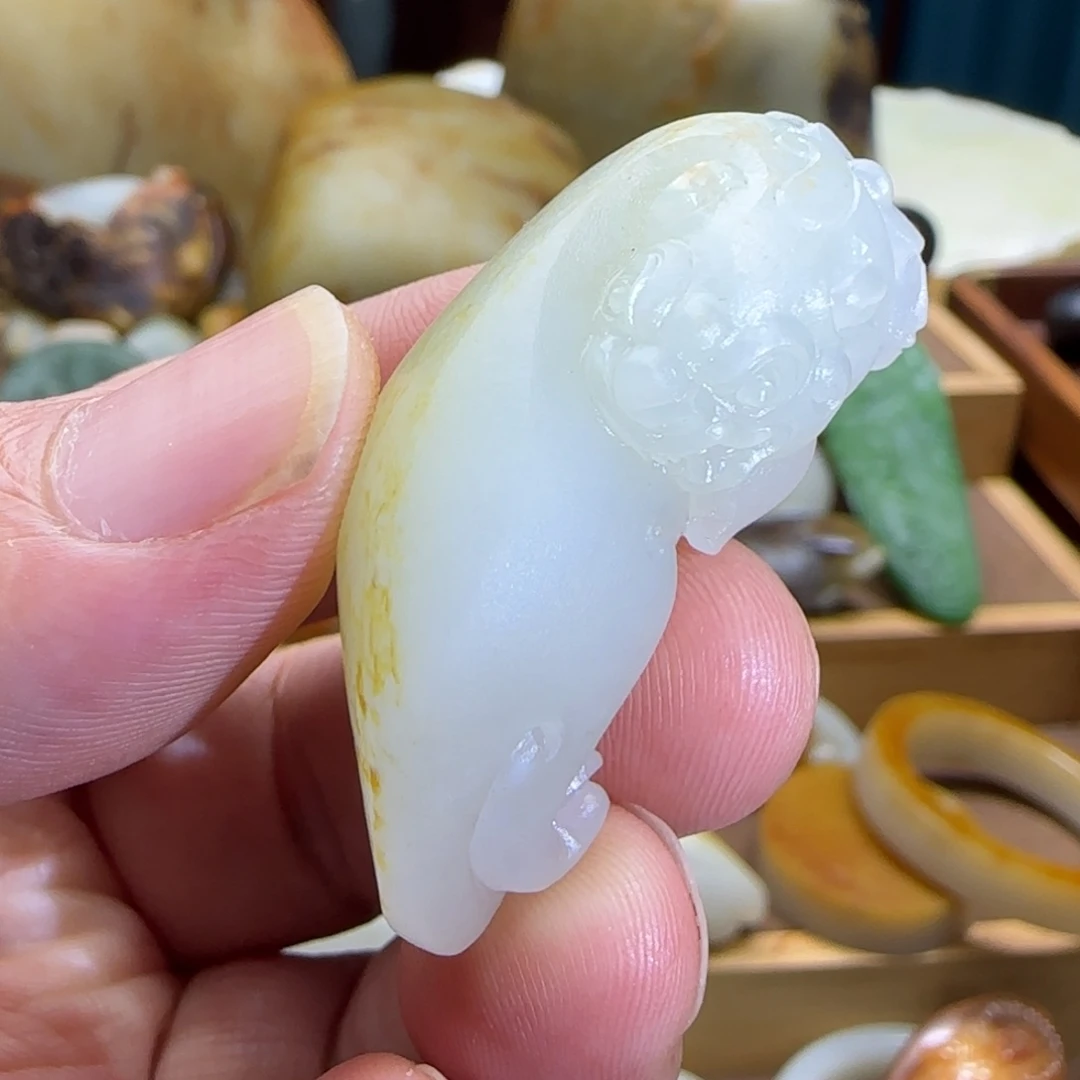 垚***垚和田玉未镶嵌颈饰