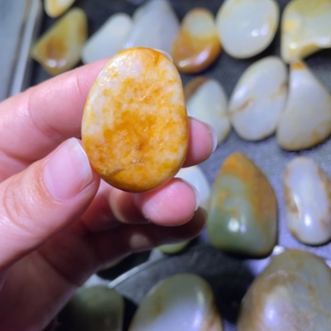 【闪购商品】颈饰未镶嵌和田玉城**事