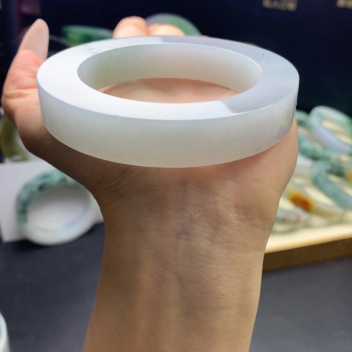 定制翡翠未镶嵌翡翠手镯