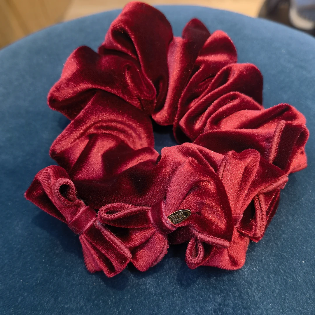 A776红色三个绒绒蝴蝶结肠圈