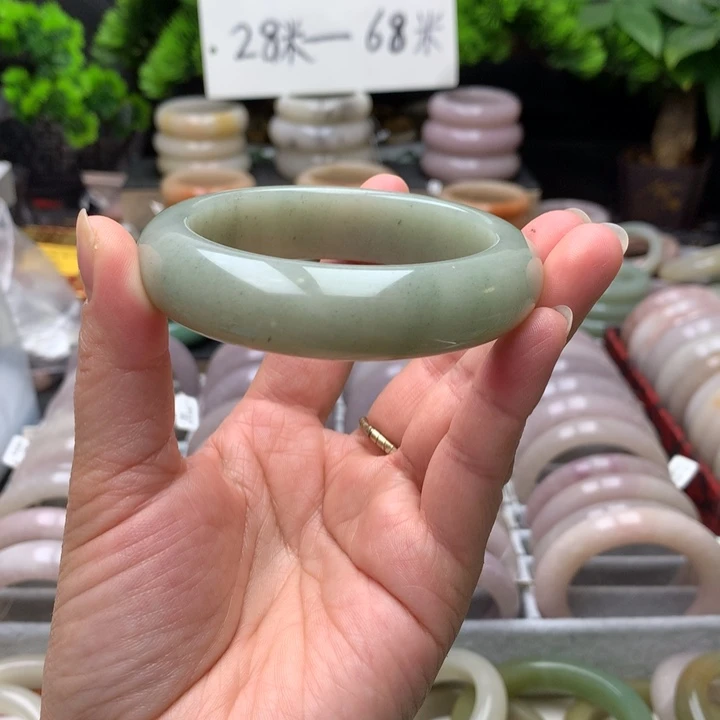 石英质玉（佘太翠）未镶嵌手镯58.8